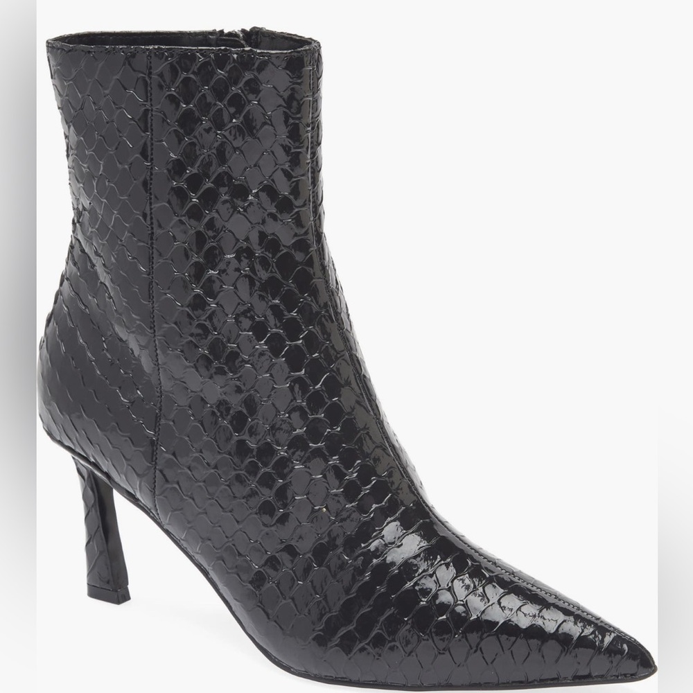 Steve Madden Leena Pointed toe Heeled Bootie. Black Snakeskin.